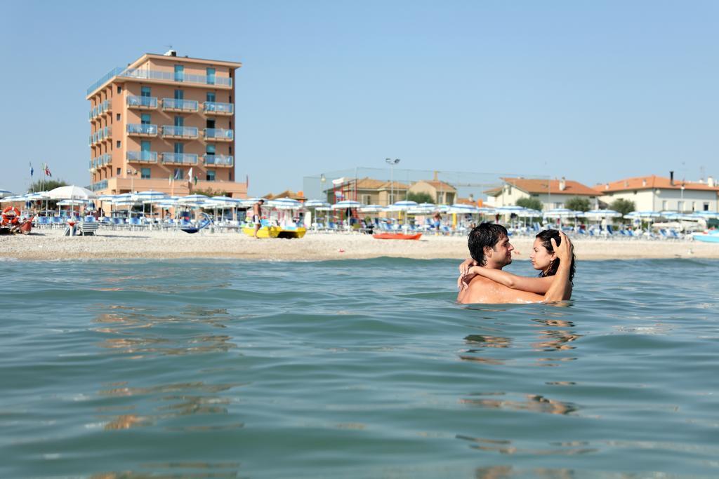 Abbazia Club Hotel Marotta Kültér fotó