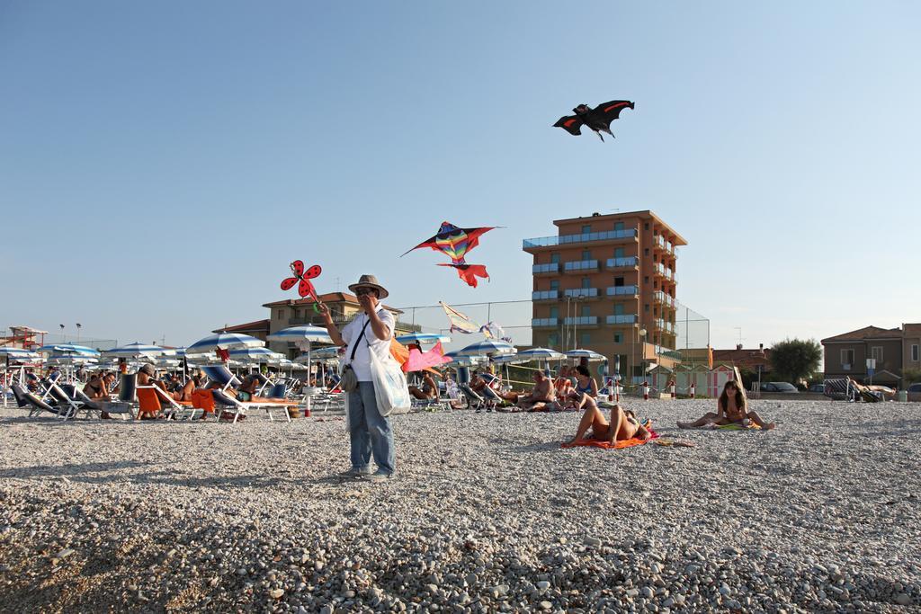 Abbazia Club Hotel Marotta Kültér fotó