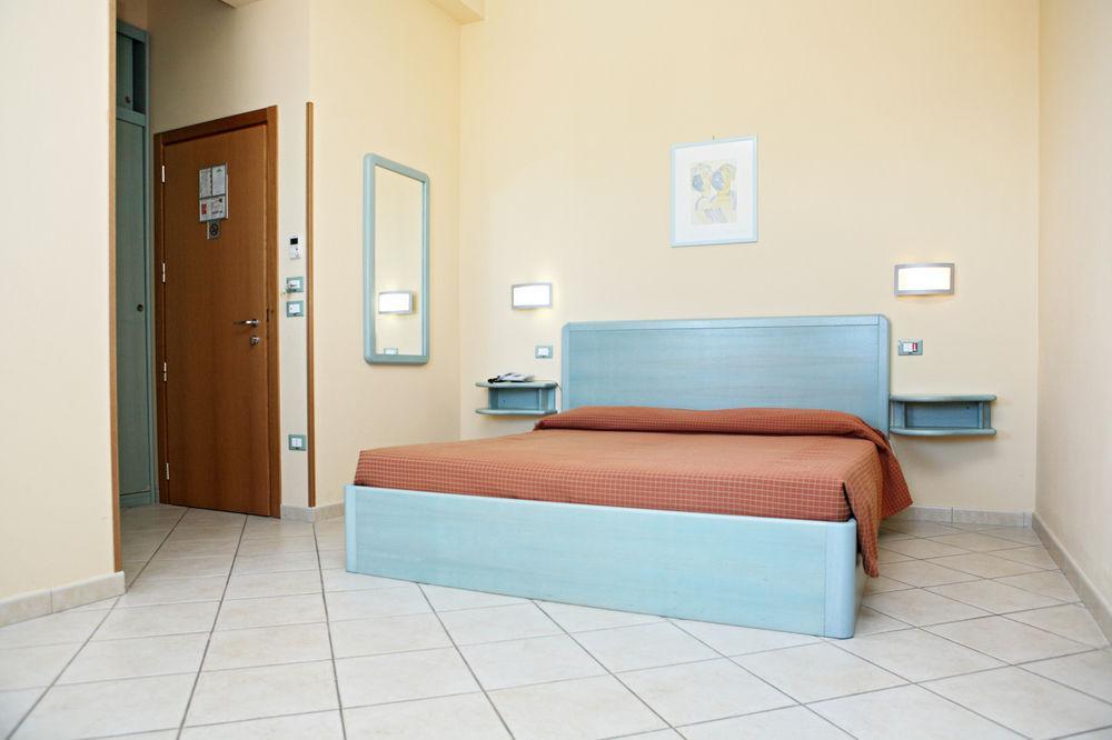 Abbazia Club Hotel Marotta Kültér fotó