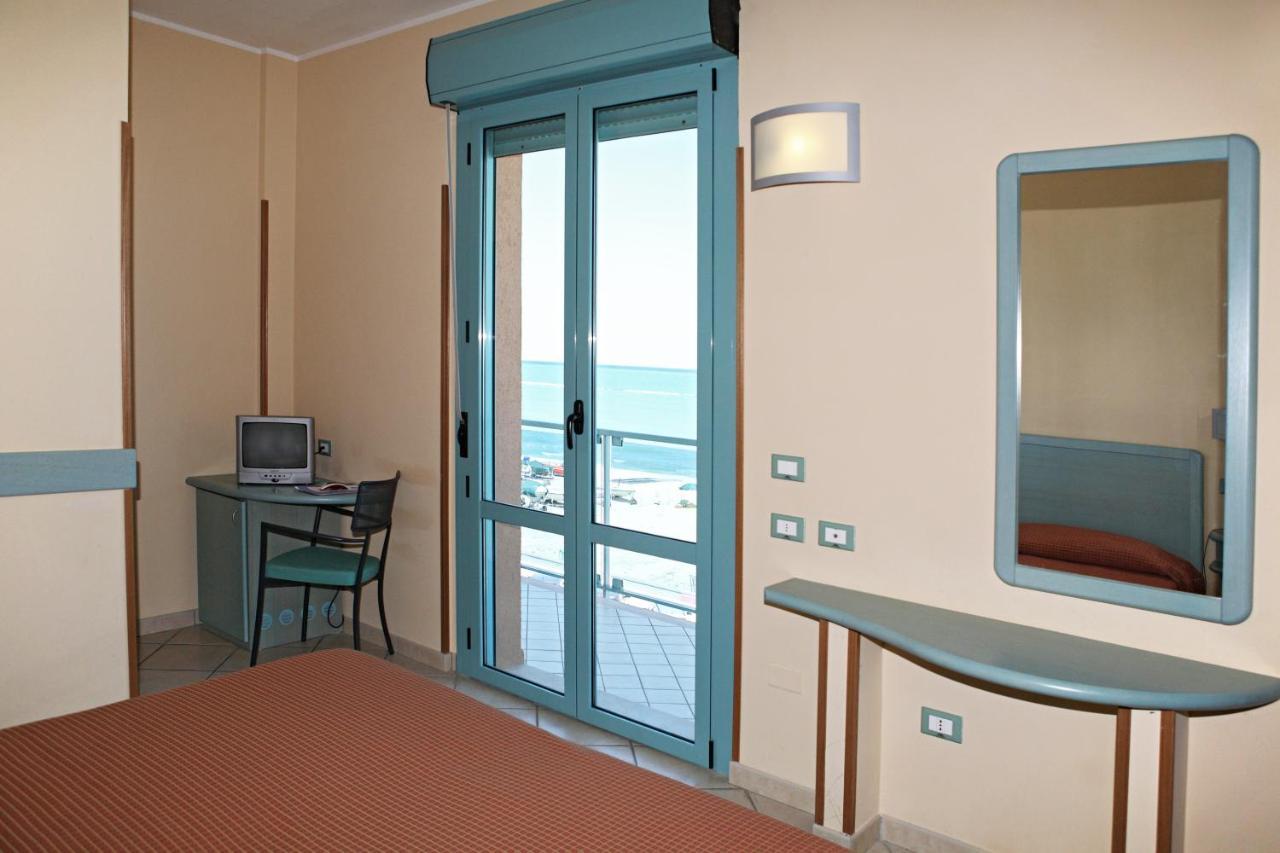 Abbazia Club Hotel Marotta Szoba fotó
